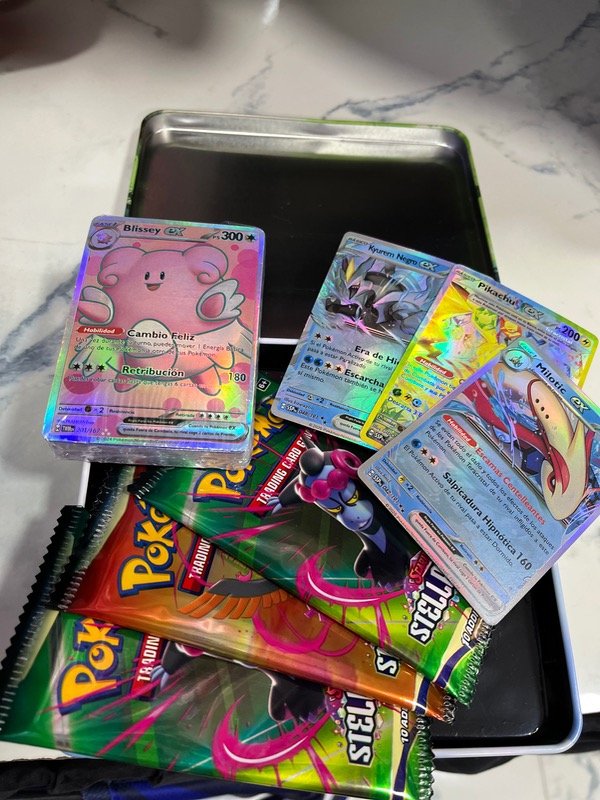 Producto - Lata de cartas mediana Pokémon