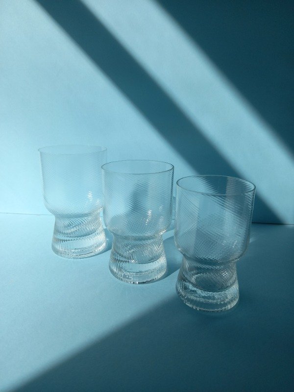 Producto - Vasos curvy medianos hay 11 precio por unidad