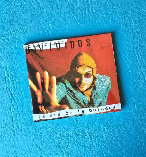 Producto - DIVIDIDOS ''La Era De La Boludez''