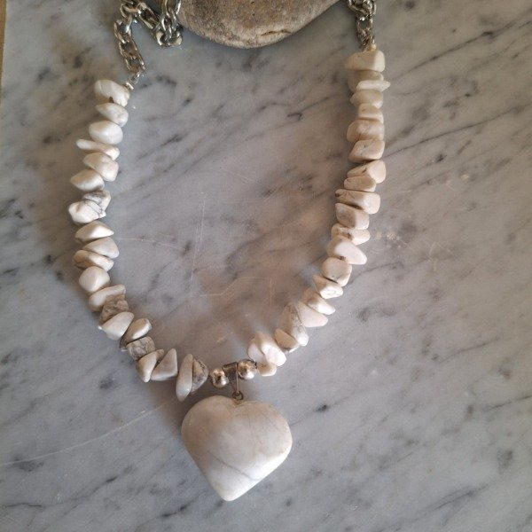 Producto - Collar Howlita Blanca (dije y escallas)