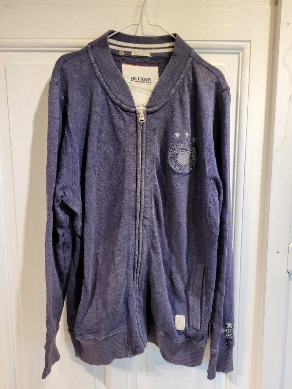 Producto - Buzo TOMMY HILFIGER azul gaspeado cierre y bordados-Talle XL- PRECIO:100x