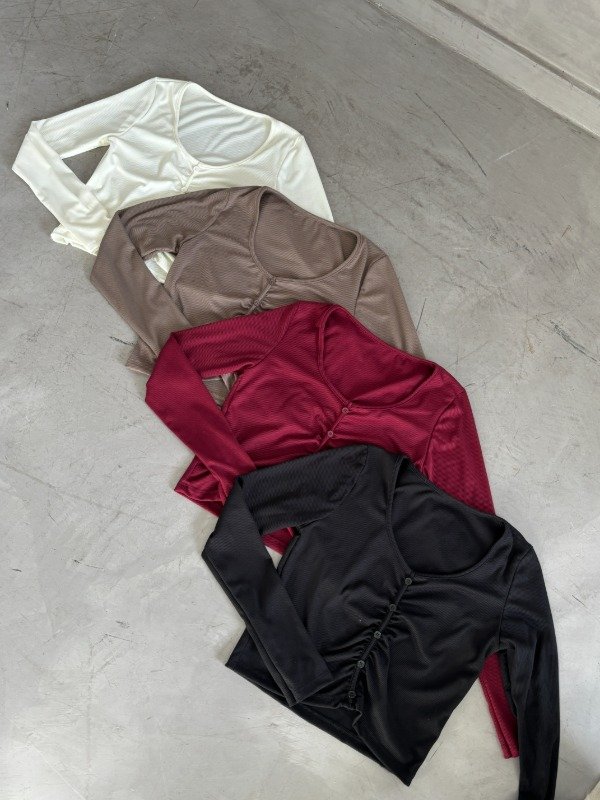 Producto - REMERA MORLEY FRUNCE BOTON