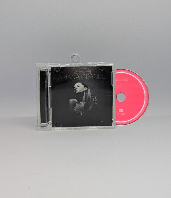 Producto - Yours Truly - Llavero CD