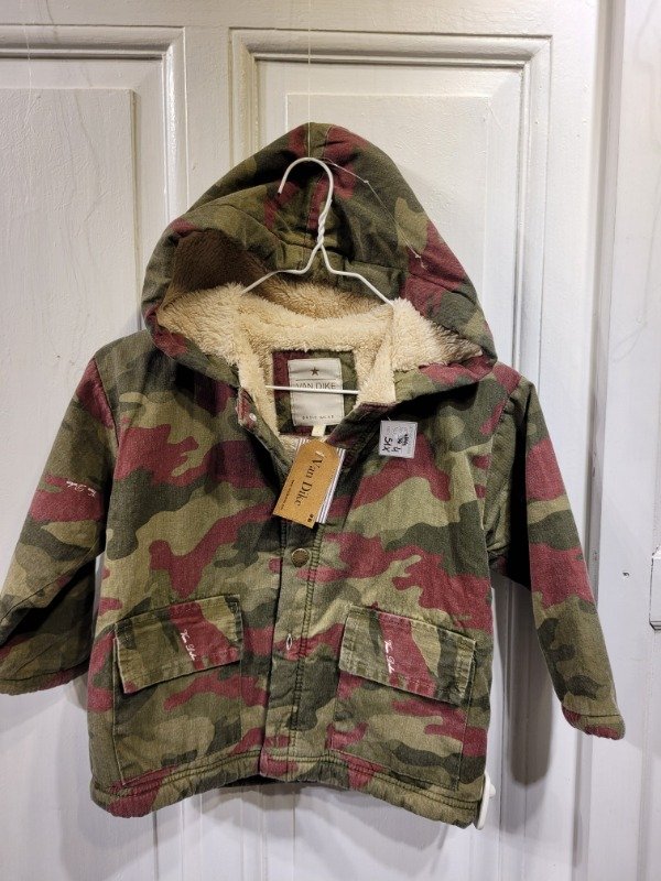 Producto - Campera VAN DIKE camuflada Nueva Con etiqueta Talle 4 años