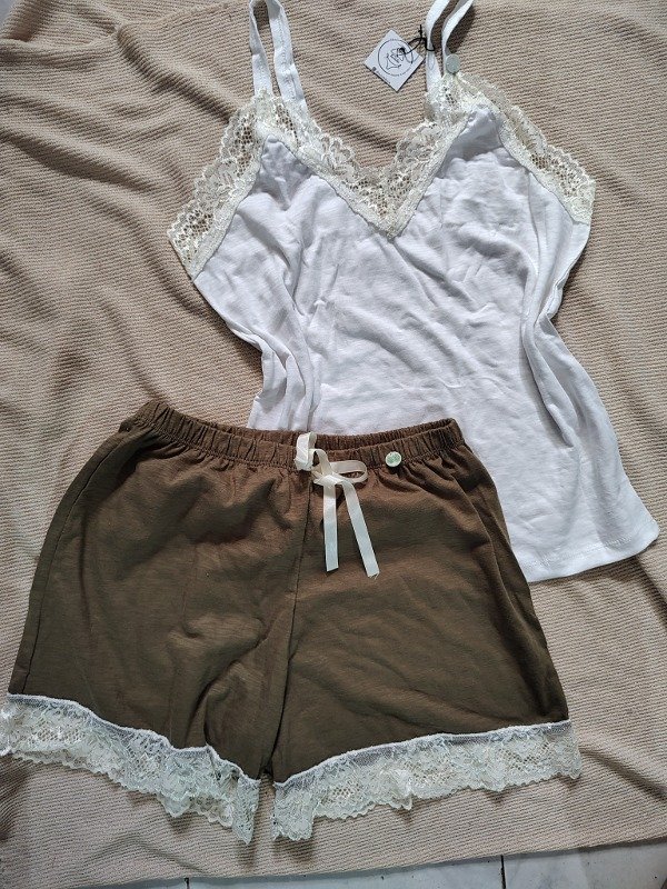 Pijama Olivia (short oliva o musgo) — imagen 2