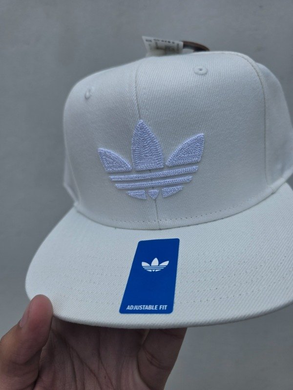 Gorro Adidas Originals snapback 2026 crema / verde talla única — imagen 3