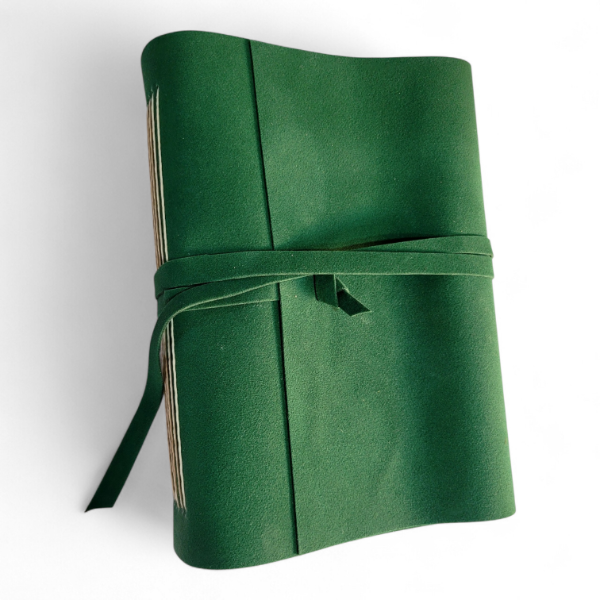 Producto - Bitácora A5 (15x21) de Gamuza Ecocuero Verde