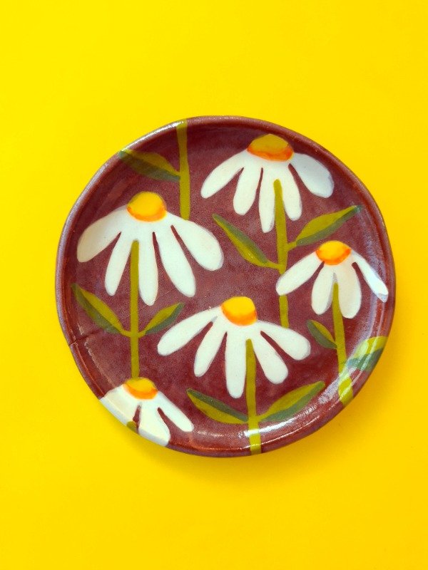 Producto - Plato redondo chico Margaritas fondo marrón