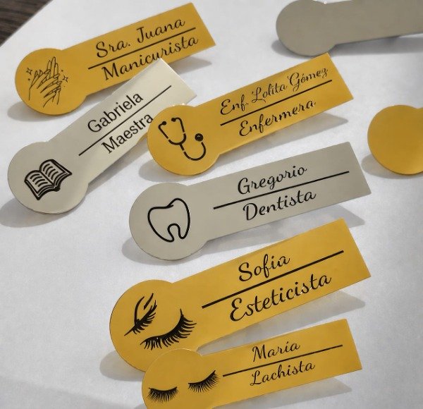 Producto - Broches Personalizados en Acero Dorado