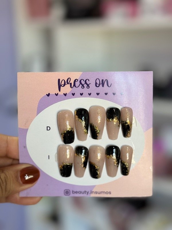 Producto - Press on negras con dorado