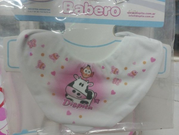 Producto - Babero estampado dispata color rosa con blanco estilo bandana