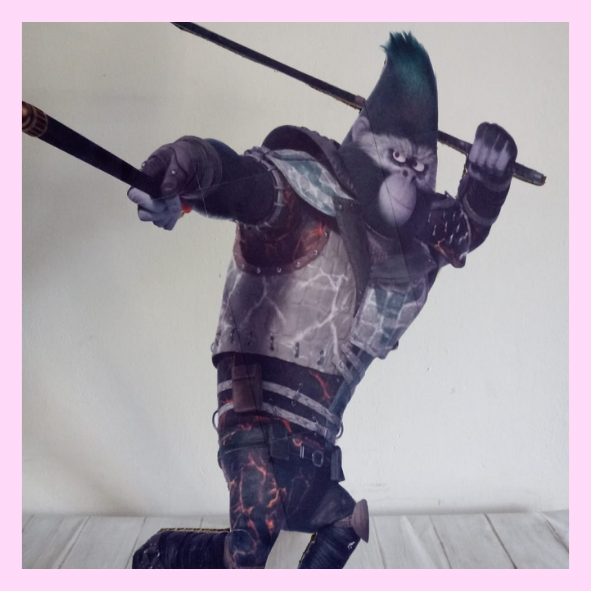 Producto - Figura rígida 60cm + base - 2