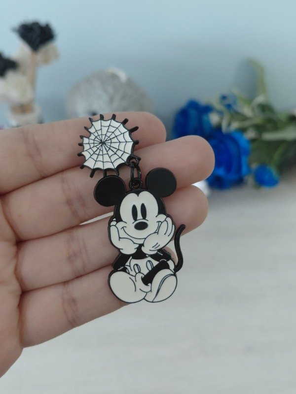 Producto - Pin metalizado - Mickey con colgante #1091