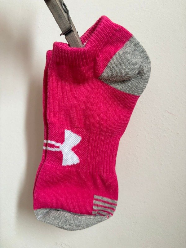 Producto - Under armour fucsia con elástico en empeine