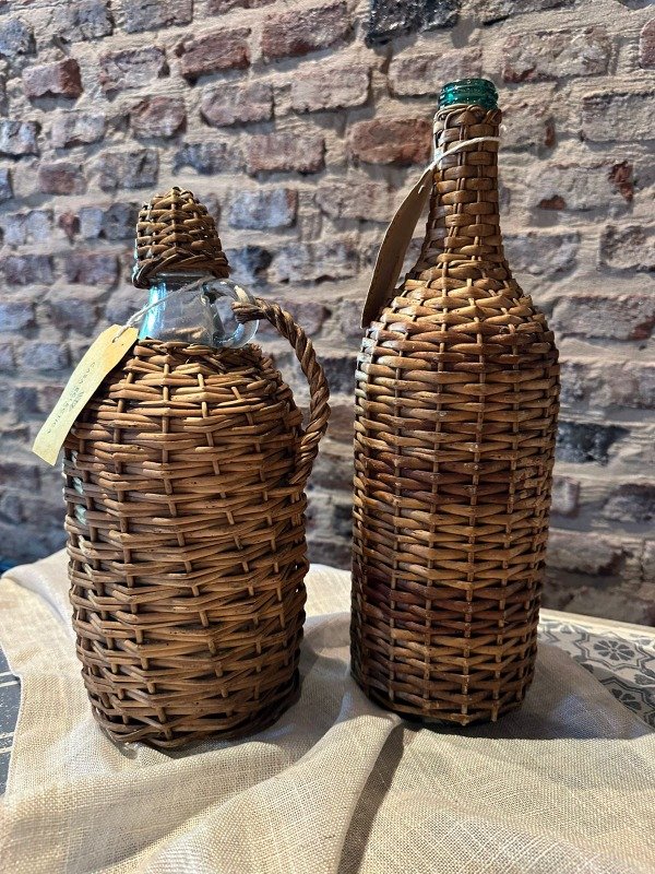 Producto - ADORNO / BOTELLA GRANDE DE MIMBRE- M: DIAM. 11 CM X 37 CM (H)