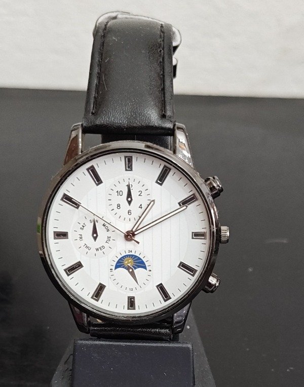 Producto - Reloj Esfera Blanca con números negros malla cuero