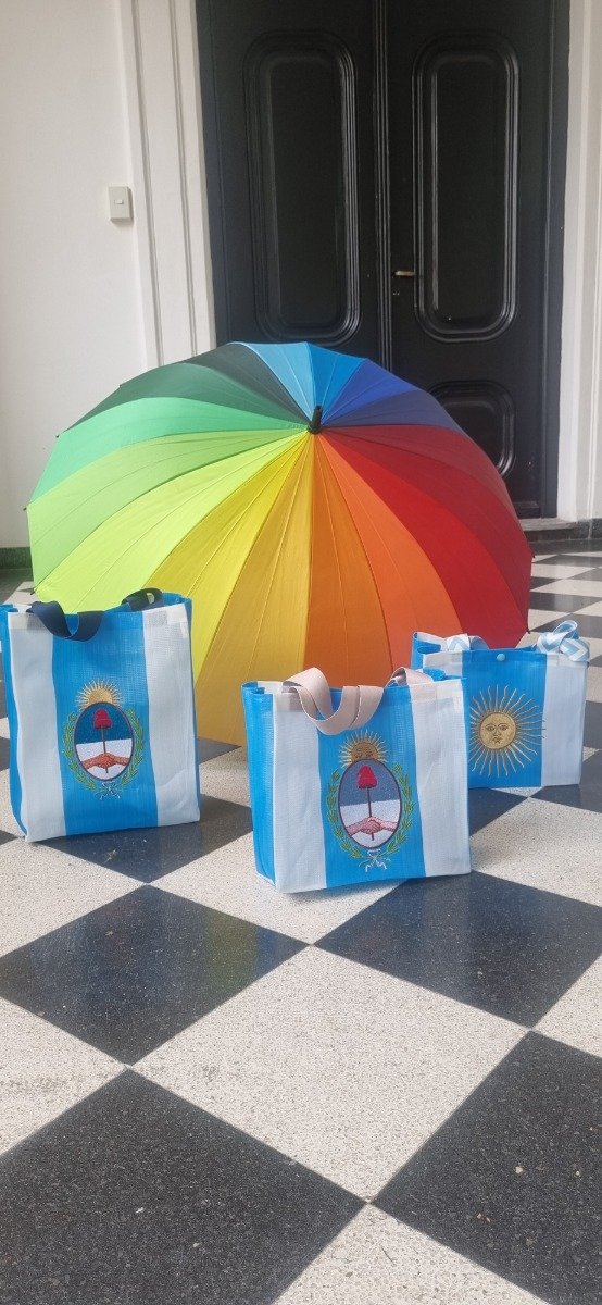 Producto - Bolsa bordada mediana escudo nacional