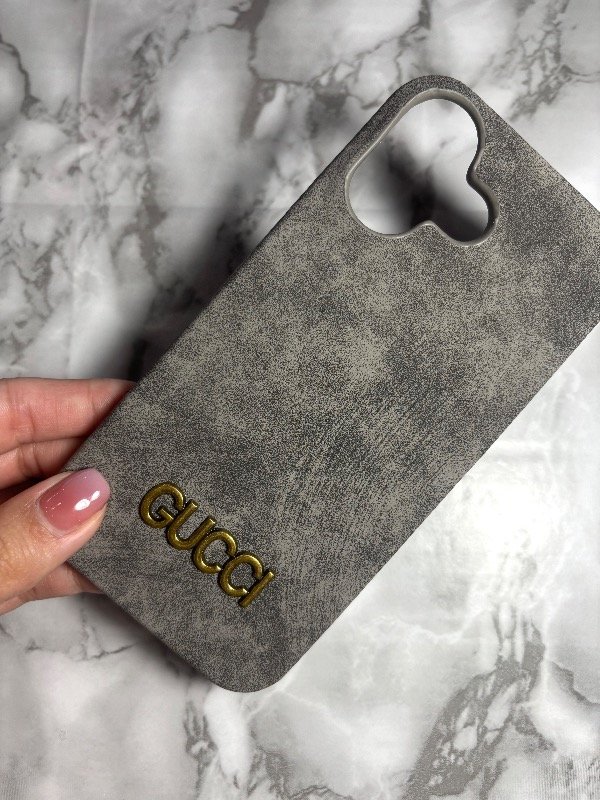 Producto - Case Gucci gris oscuro iph 15