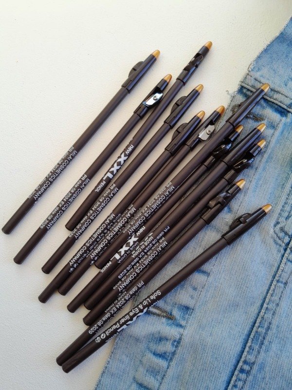 Producto - Delineador lapiz marrón