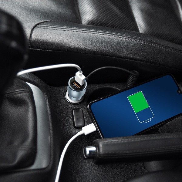 Producto - Cargador para auto ringo 30 W