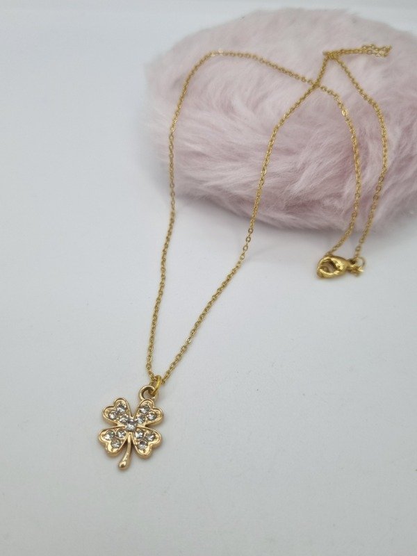 Producto - Cadena acero dorado dije trébol strass