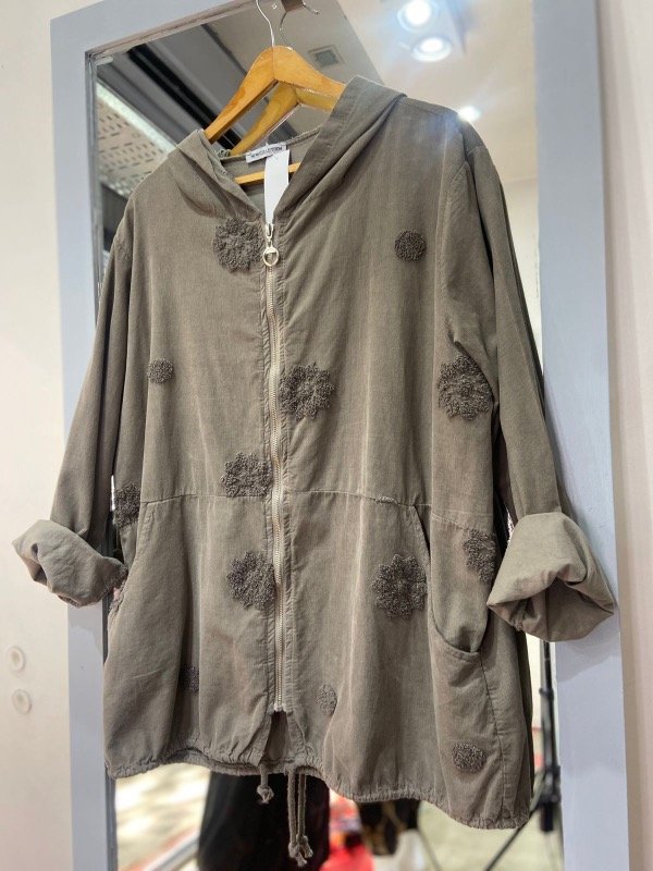 Producto - campera con capucha vison con bordado