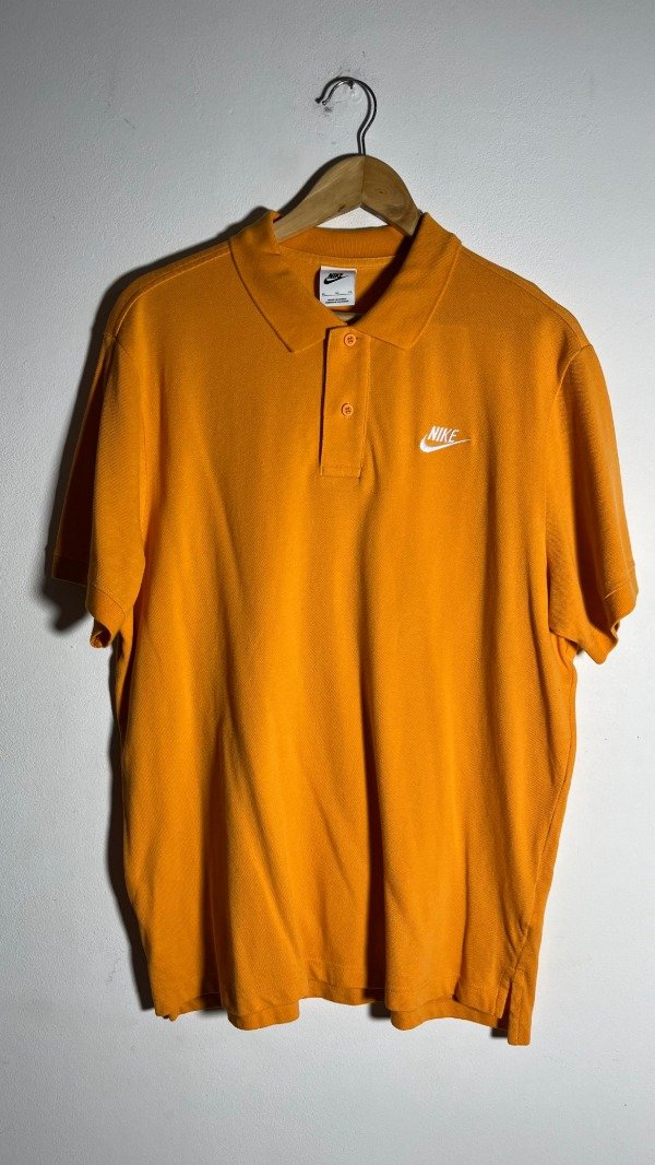 Producto - CHOMBA DE PIQUÉ NIKE amarillo medio anaranjado (L)