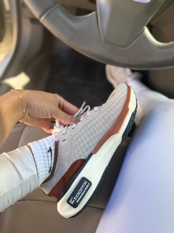 Producto - Nike zoom invisible RUN 3