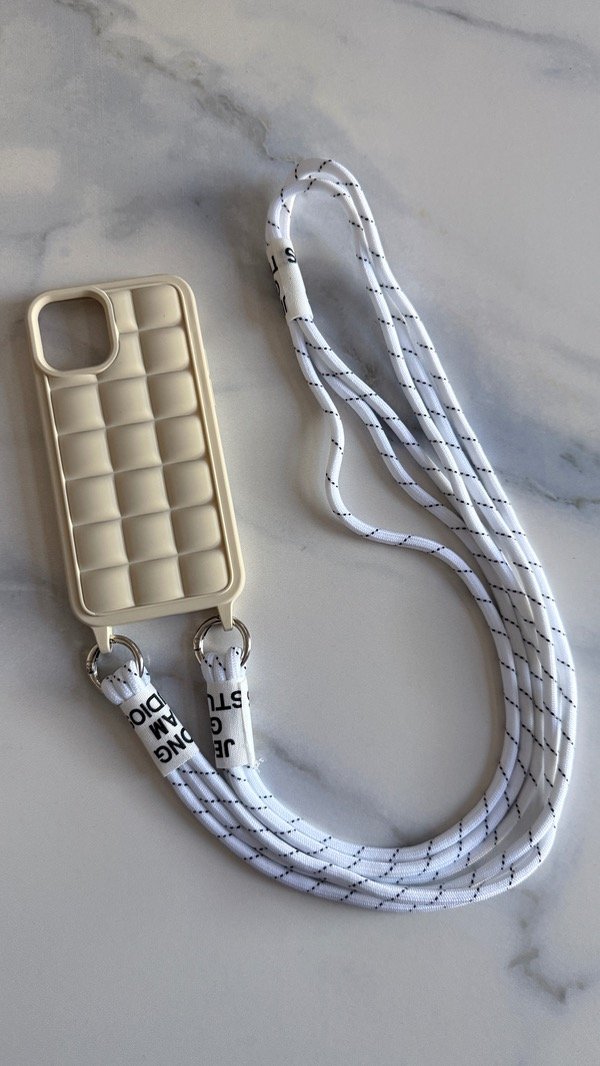 Producto - Funda con correa larga Iph 12 - 12 pro beige