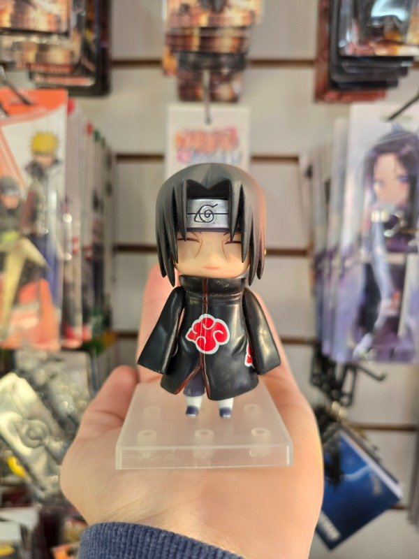 Producto - Figura Itachi sonriendo base transparente