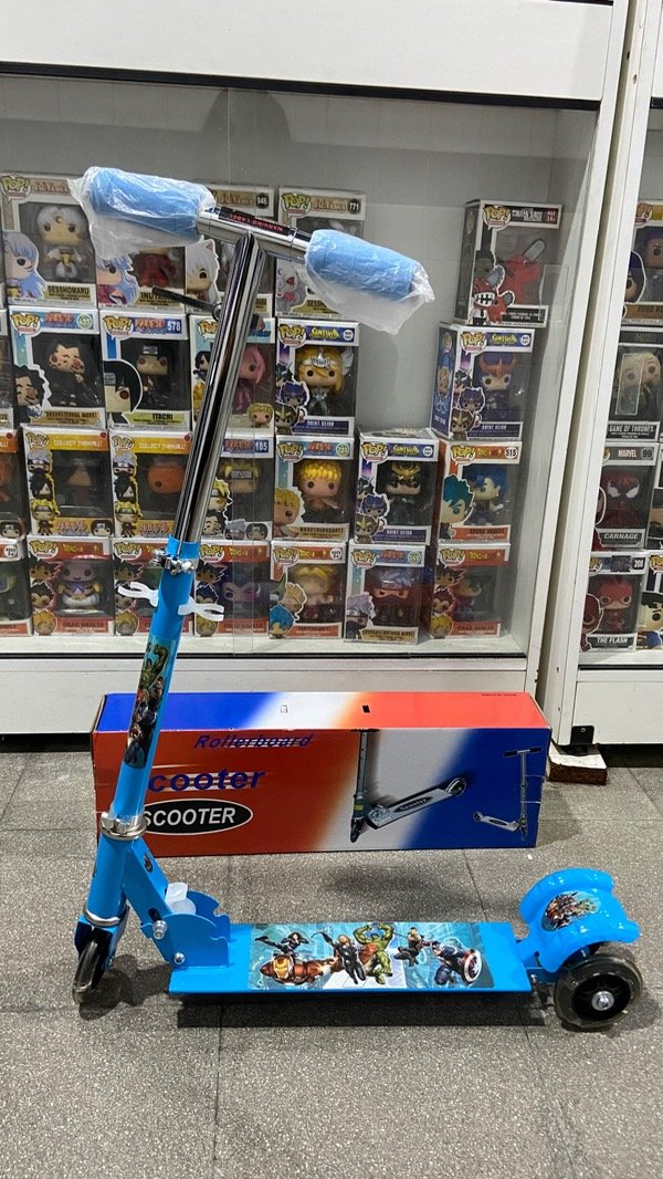 Producto - Monopatin Scooter Avengers (rueda con luces)
