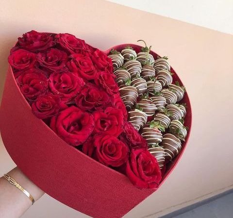 Producto - Corazón frutillas y rosas