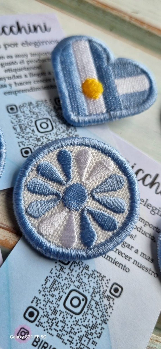 Producto - Temporada Patria 2026 - Escarapela "AURORA" - 2