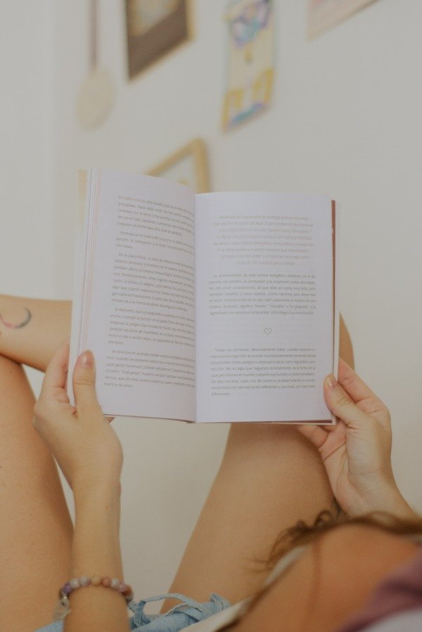 Producto - Libro: "Abrazo, el recorrido por mis chakras" - 1