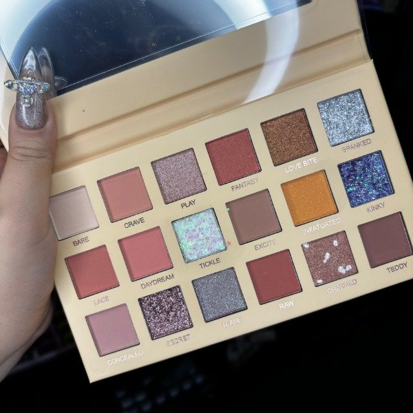 Producto - Paleta de 18 sombras PREMIUM Novo