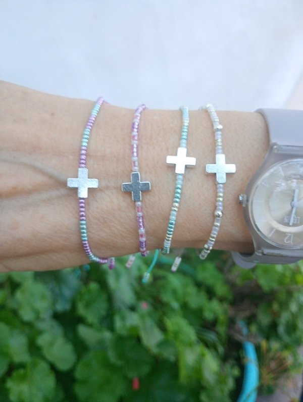 Producto - Pulsera artesanal con cruz