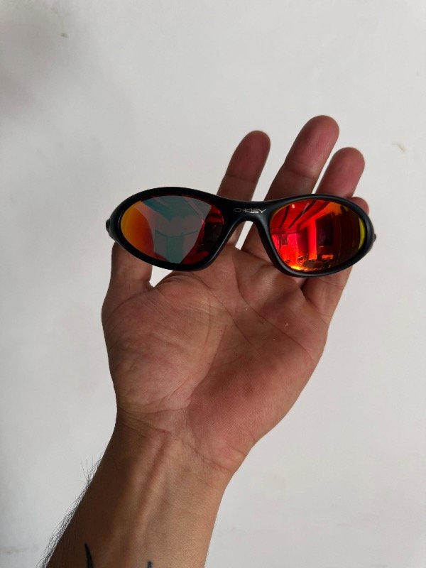 Producto - Oakley minute negro y rojo