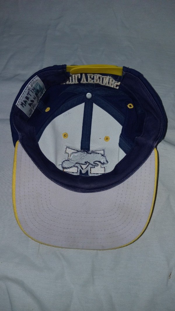 Producto - 90s MCAA Michigan Wolverinas embroidered spell out moscot logo snapback cap. - 3