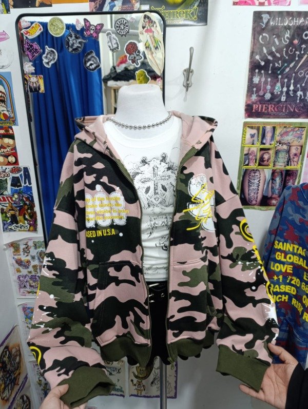 Campera camuflada rosa