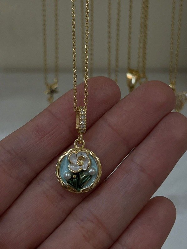 Producto - COLLAR FLOR BLANCA Y VERDE