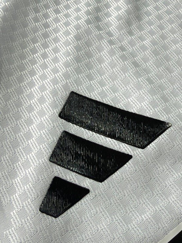 Producto - CAMISETA IMPORTADA VERSIÓN JUGADOR + OJOTAS - COMBO TITULAR - 7