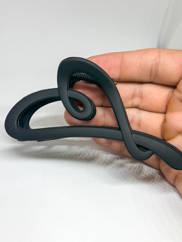 Producto - Broche corazón negro