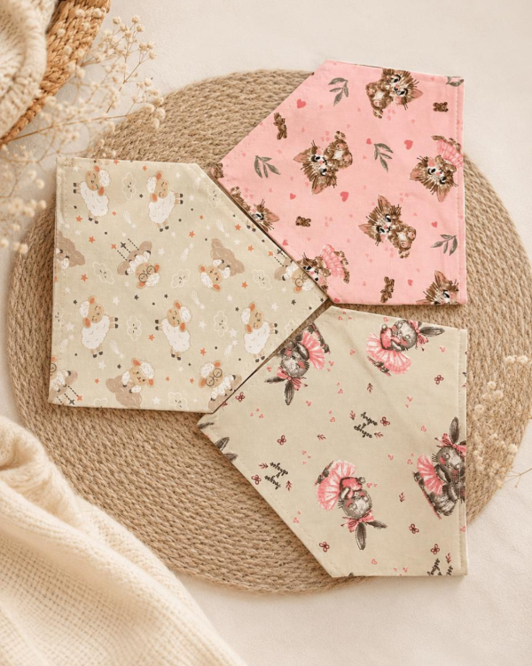 Producto - PACK 3 BABEROS BANDANA CON PLASTICO ATRAS - 1