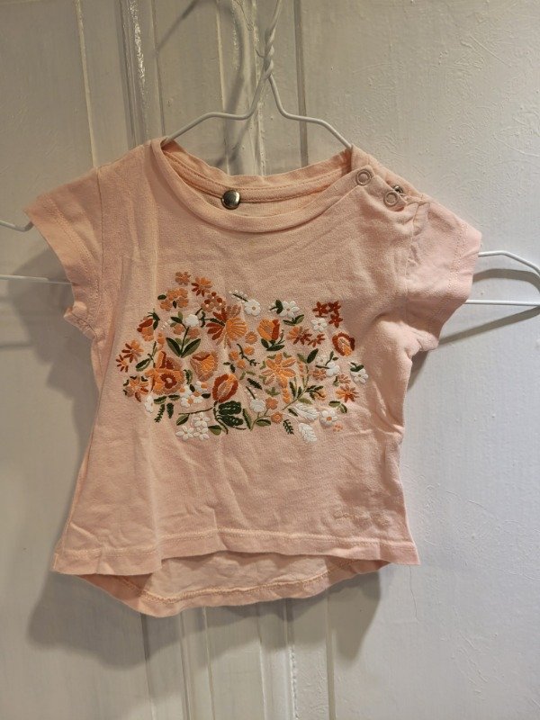 Producto - Remera CONIGLIO rosa con flores Talle 9 meses - PRECIO: 9X