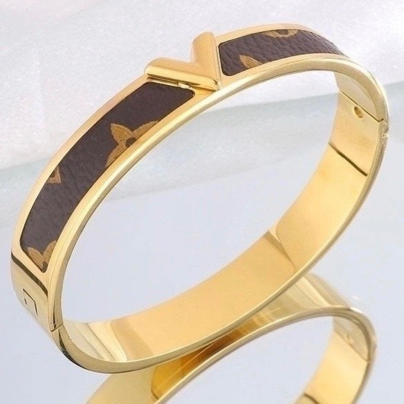 Producto - Pulsera esclava letra V con franja de cuero ecológico