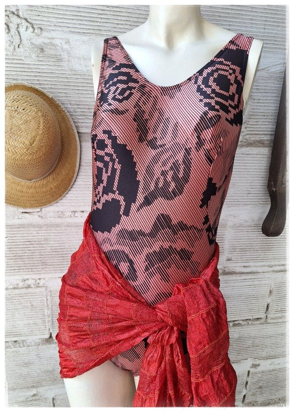 Producto - Malla vintage Estampado negro y coral