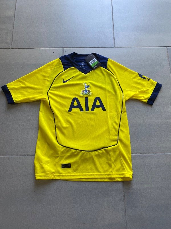 tottenham amarilla alt