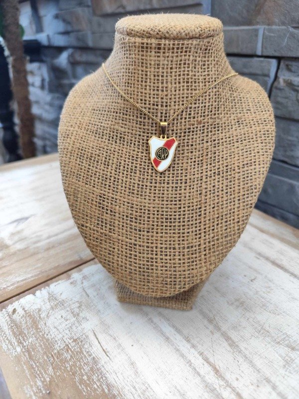 Producto - Collar River plate . Acero dorado.