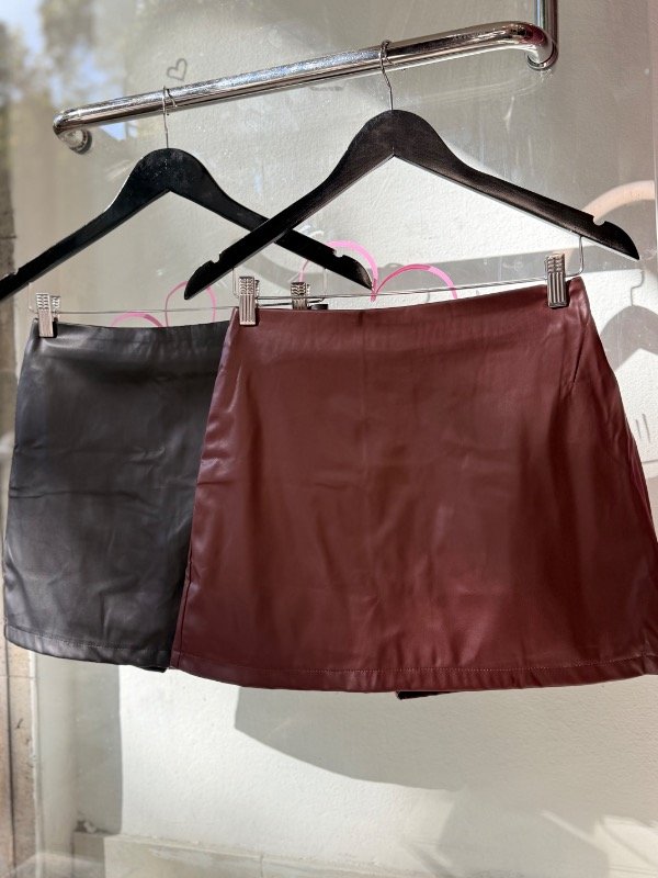 Producto - FALDA ENGOMADA // CON SHORT INTERNO