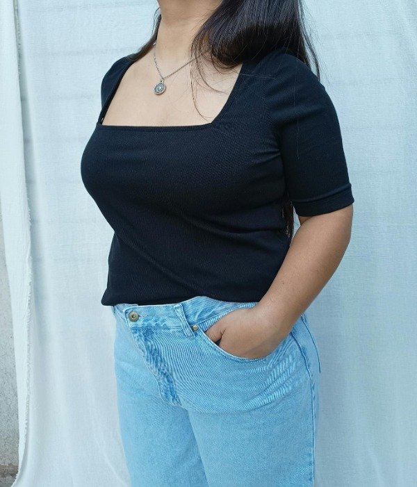 Producto - REMERA ESCOTE CUADRADO NEGRA